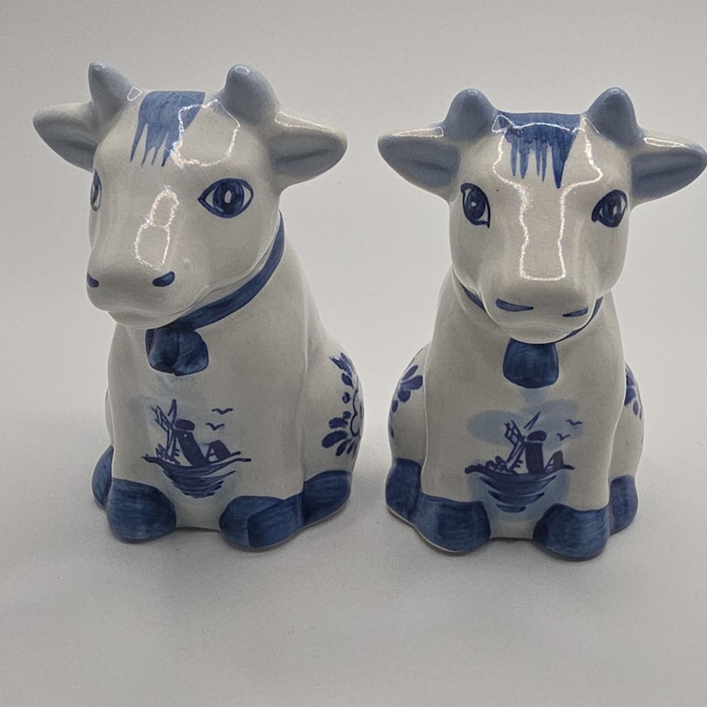 Delft Blue Porcelain Cow Creamer and Salt & Pepper Shakers Set - Picture 4 of 8
